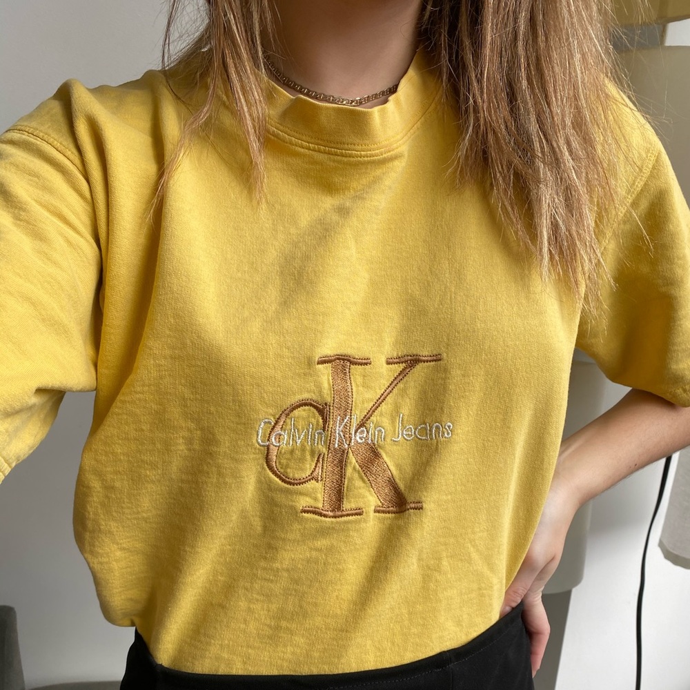Calvin Klein 90s tee